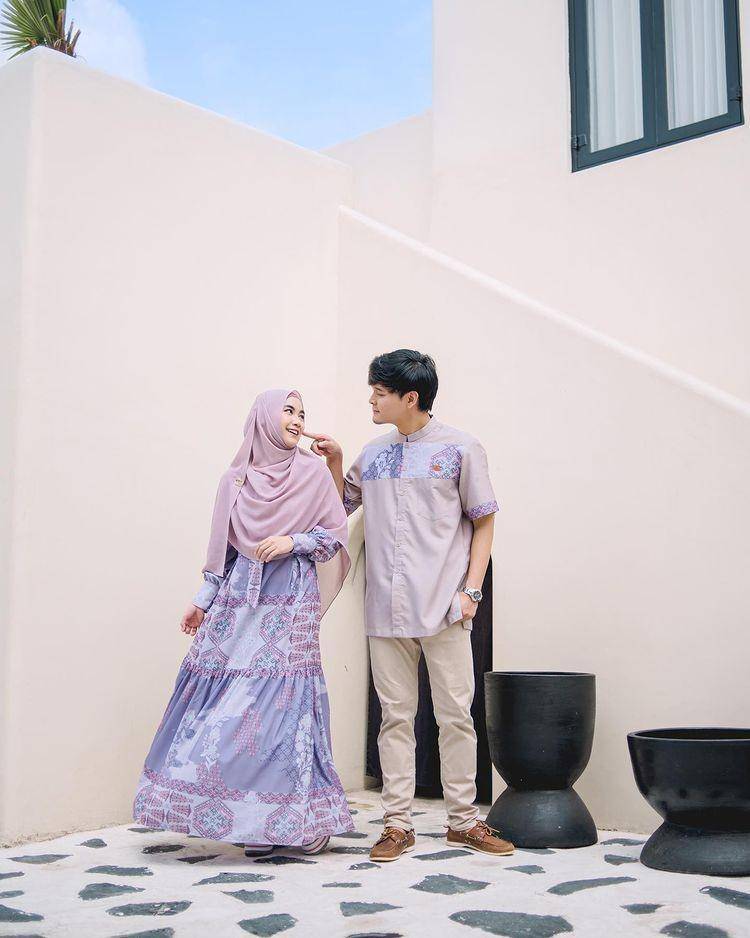 Ilustrasi baju lebaran couple (instagram.com/anisarahma_12)