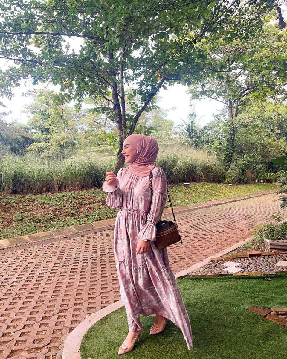 potret gaya Irish Bella (instagram.com/_irishbella_)