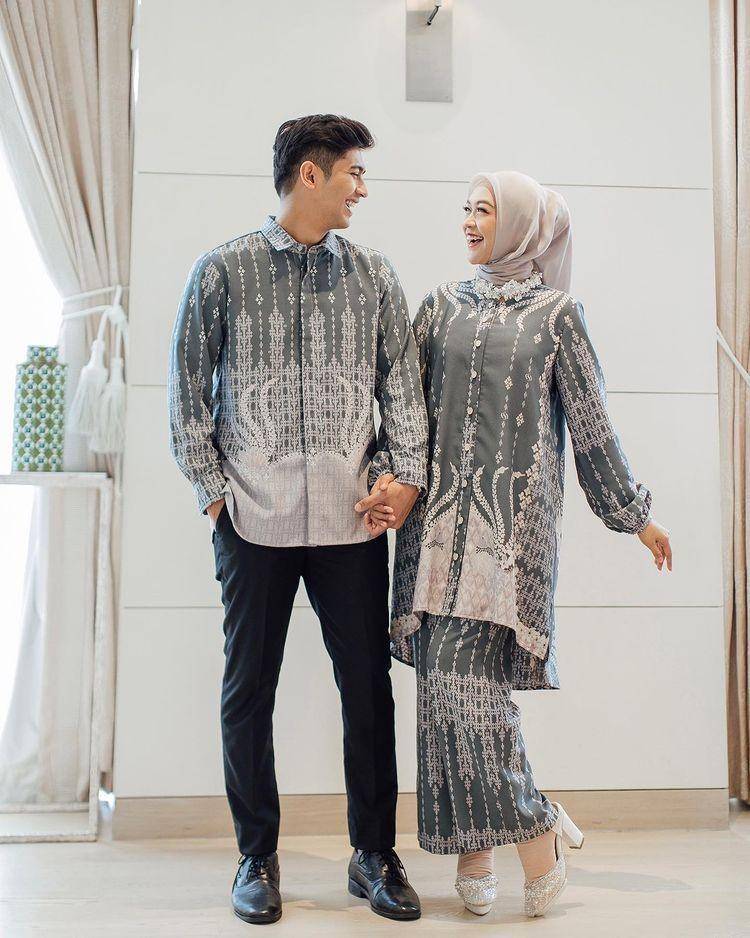 Ilustrasi baju lebaran couple (instagram.com/riaricis1795)
