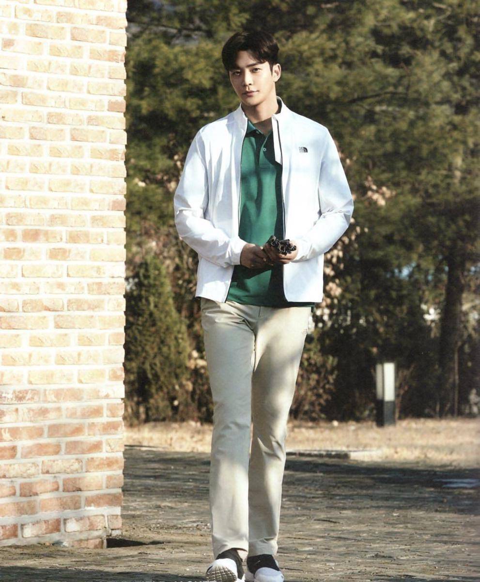 outer ala Rowoon SF9 (twitter.com/TheDailyNoona)