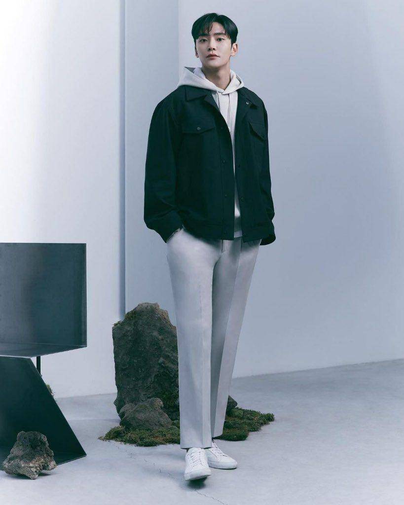 outer ala Rowoon SF9 (twitter.com/TheDailyNoona)