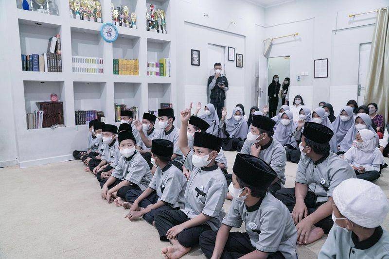 Momen bersama dalam acara “Cetaphil Tanam Kebaikan Penuh Makna” (Dok. Cetaphil Indonesia)