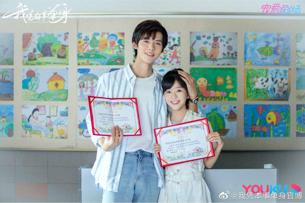 Aaron Deng dan Ireine Song di drama Professional Single (dok. Youku/Professional Single)