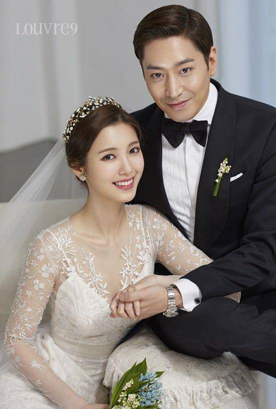 Eric Mun dan Na Hye Mi (soompi.com)
