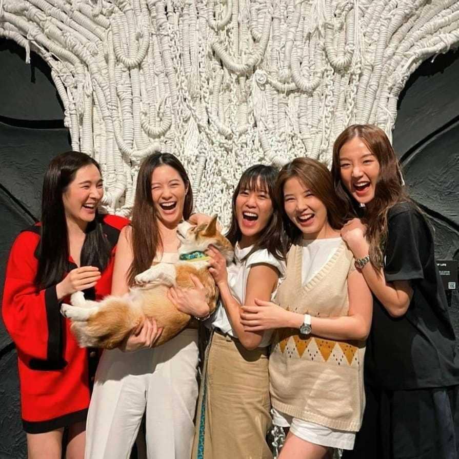 circle pertemanan Thanaerng (instagram.com/thanaerngnin)