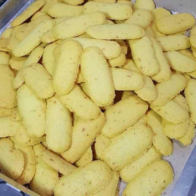 kue lidah kucing (instagram.com/lindscakery)