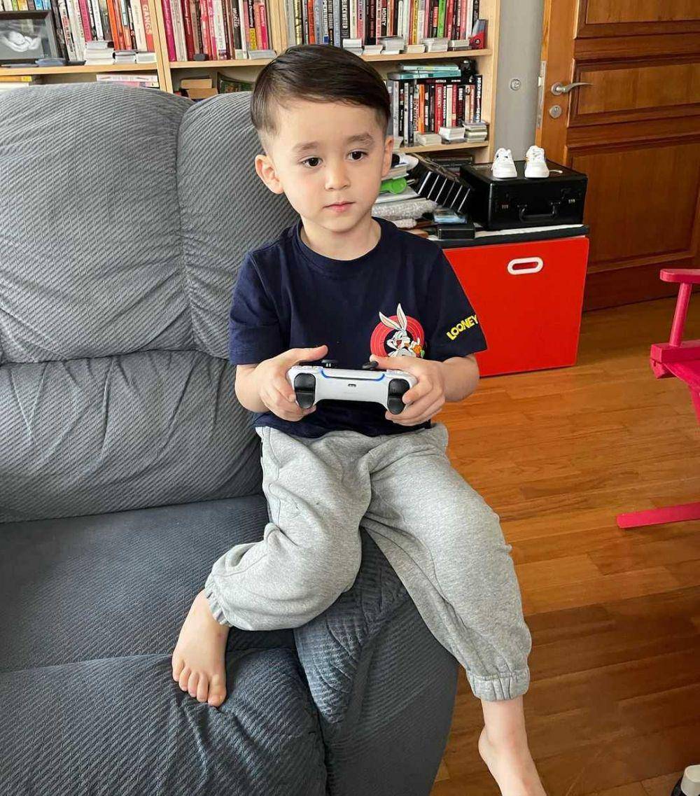 Bentley bermain game (Instagram.com/bentleyhammington)