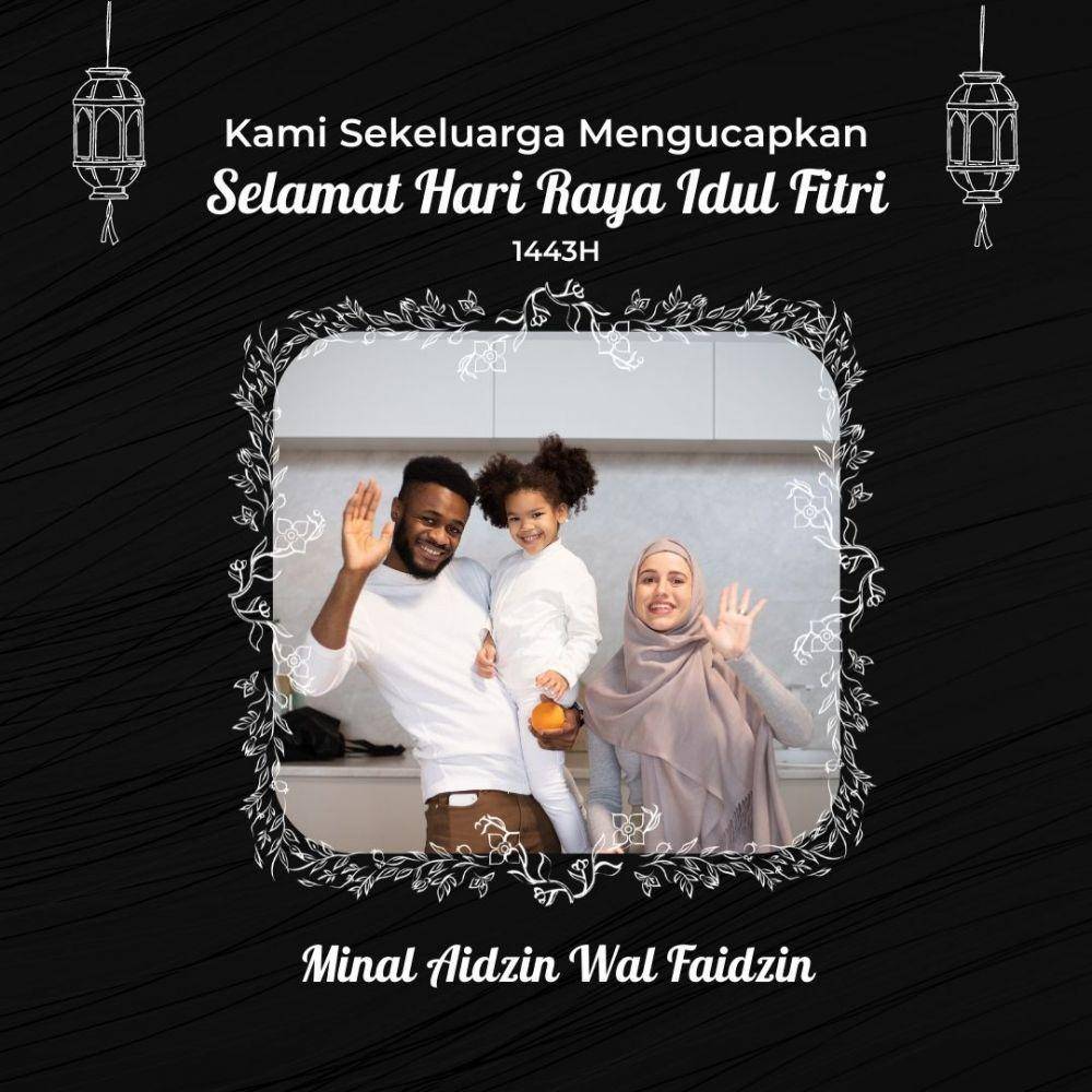 ilustrasi kartu ucapan lebaran kreatif dengan foto keluarga (canva.com/Depadepi)