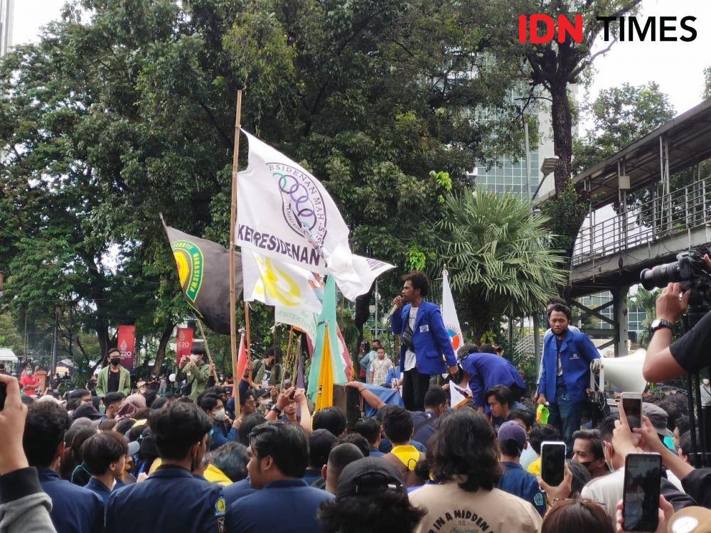 Potret Mahasiswa Demo 21 April,Sebut Rezim Jokowi Pengkhianat Rakyat