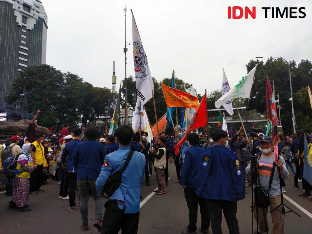 [BREAKING] Situasi Sempat Memanas Saat Mahasiswa Demo 21 April Bubarkan Diri