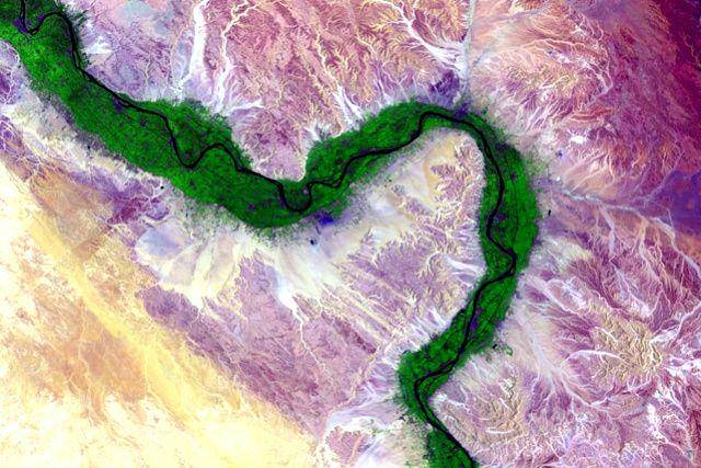 gambar aliran Sungai Nil dari satelit (unsplash.com/USGS)