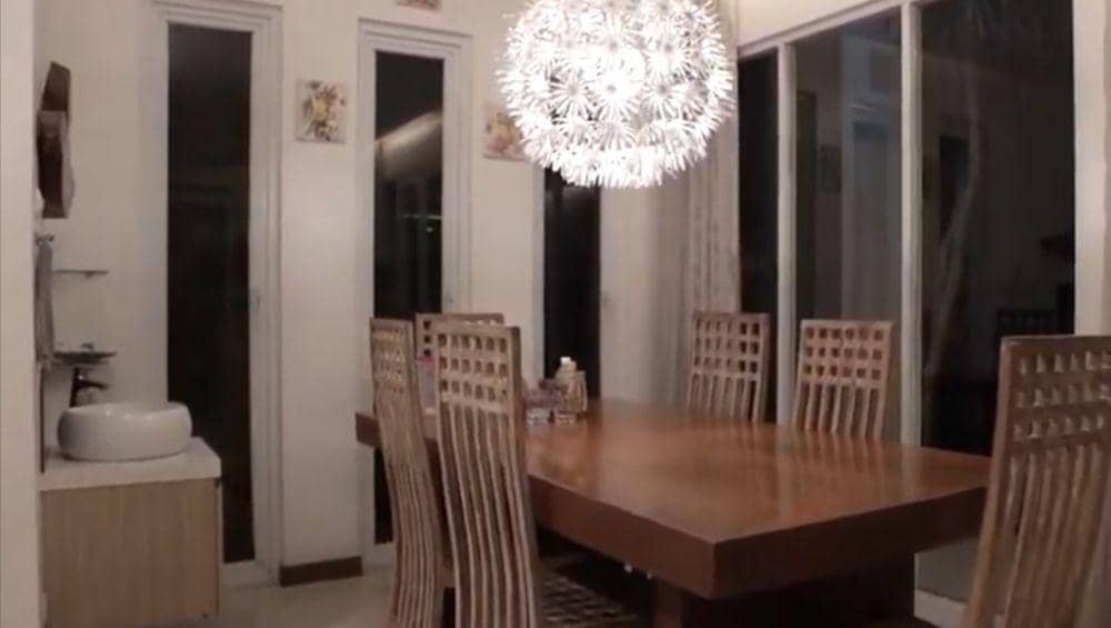 Potret rumah baru Aditya Zoni dan Yasmin (Youtube.com/Aish TV)