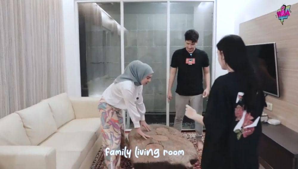 Potret rumah baru Aditya Zoni dan Yasmin (Youtube.com/Aish TV)