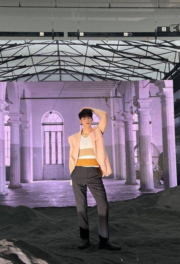 Referensi mix and match outerwear ala Cha Eun Woo Astro (instagram.com/eunwo.o_c)