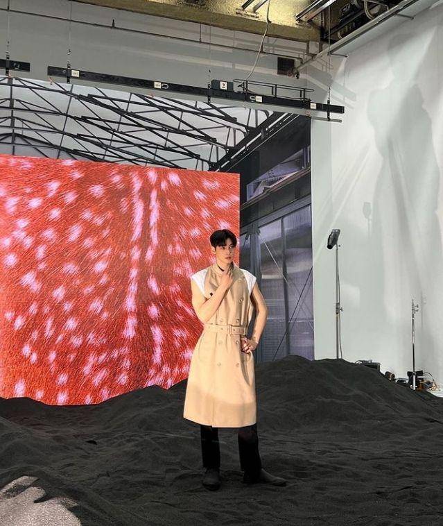 Referensi mix and match outerwear ala Cha Eun Woo Astro (instagram.com/eunwo.o_c)