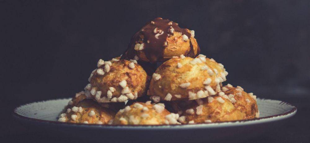 ilustrasi cakwe saus gula merah (unsplash.com/Jordane Mathieu)