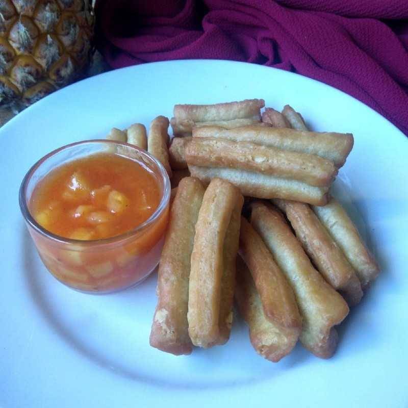 ilustrasi cakwe saus nanas (yummy.co.id)