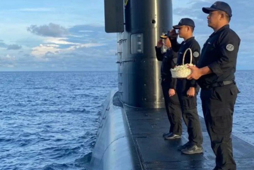 Tabur Bunga di Laut Bali, Kenang Setahun Tenggelamnya KRI Nanggala-402