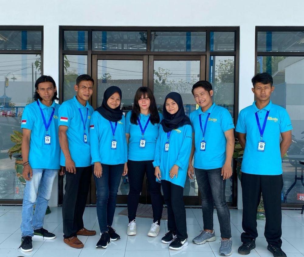 Artis TOP Kini Buka Minimarket, 9 Potret Terbaru Dewi Natalia