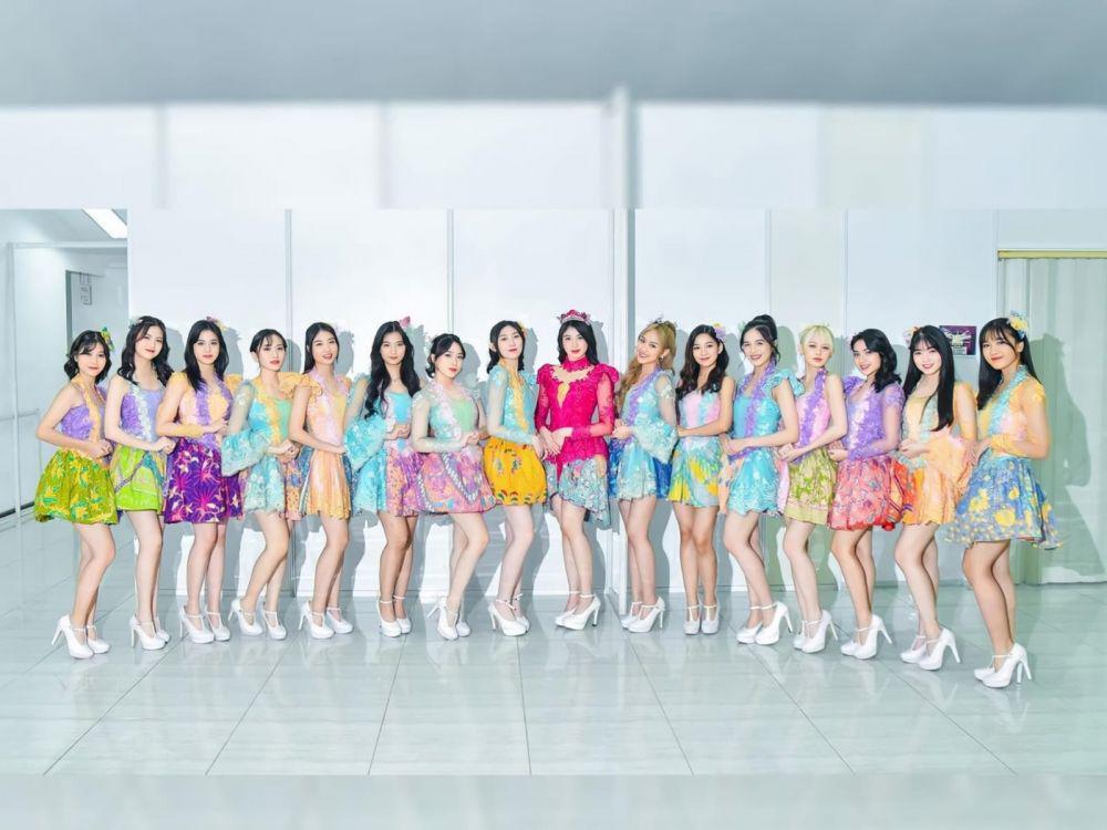 11 Potret Memesona Member JKT48 Pakai Kebaya, Flawless Banget!