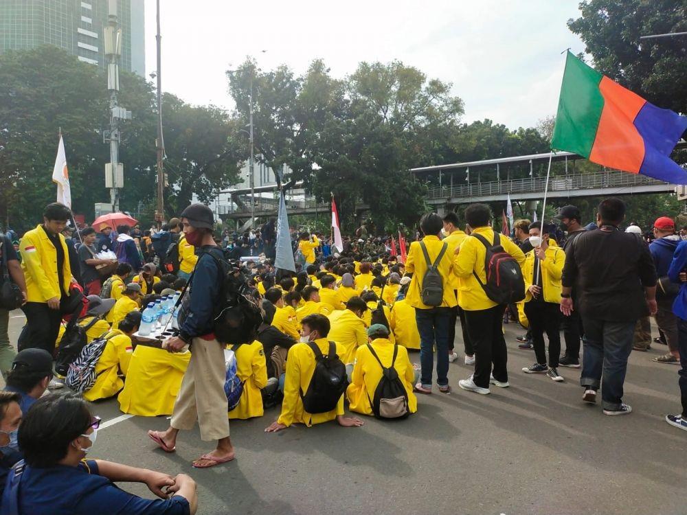 [BREAKING] Aksi Mahasiswa Berakhir Damai, Kecewa Tak Ditemui Presiden Jokowi