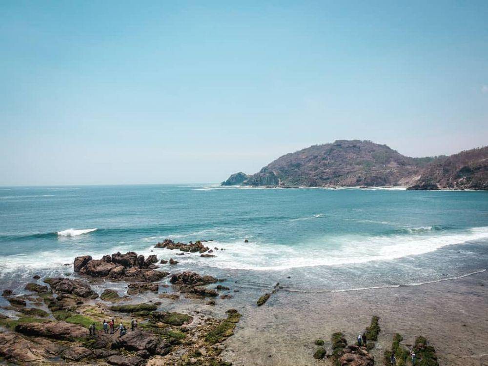 Pantai Wediombo (pexels.com/Trisebud)