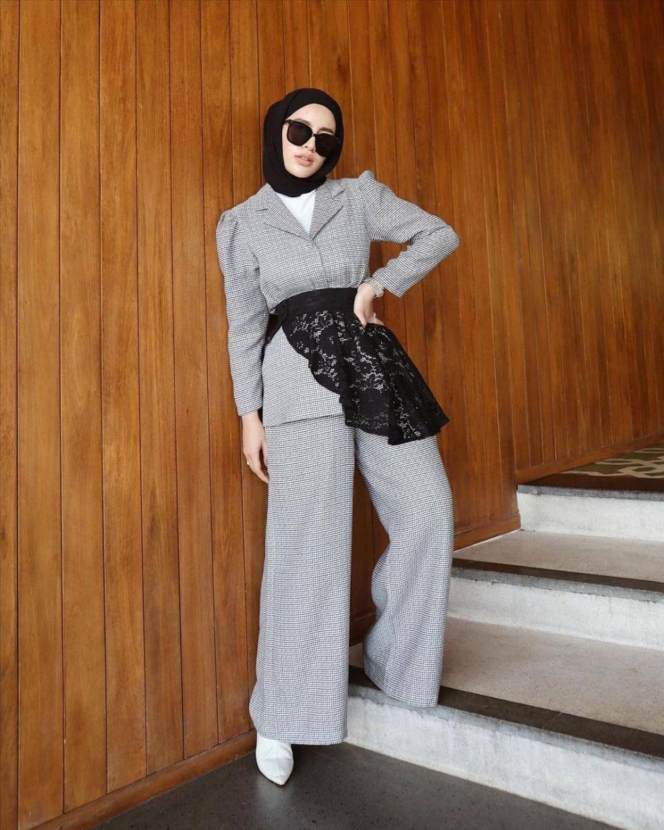 OOTD hijab ala Aghnia (instagram.com/emyaghnia)
