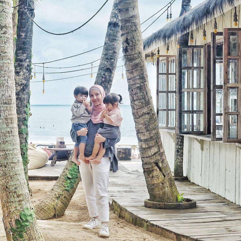Ratna Galih dan buah hati (instagram.com/ratnagalih)