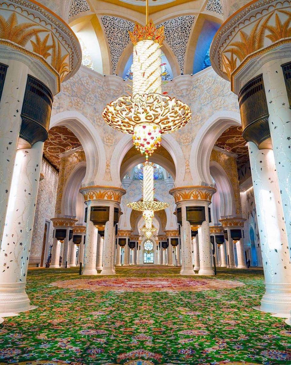 ilustrasi Masjid Agung Sheikh Zayed instagram.com/emirates_for_you)