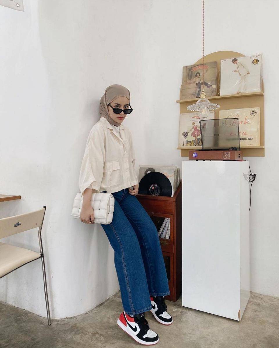 OOTD hijab ala Aghnia (instagram.com/emyaghnia)