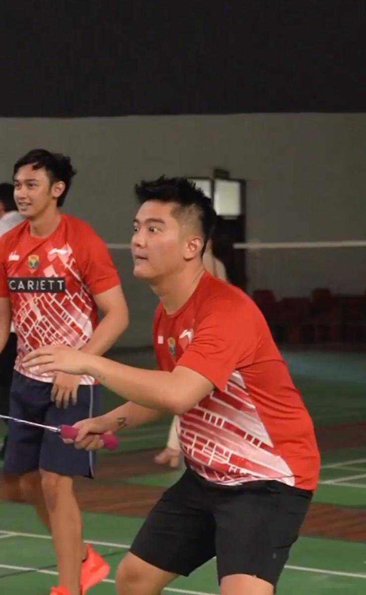 potret Boy William bermain badminton (instagram.com/boywilliam17)