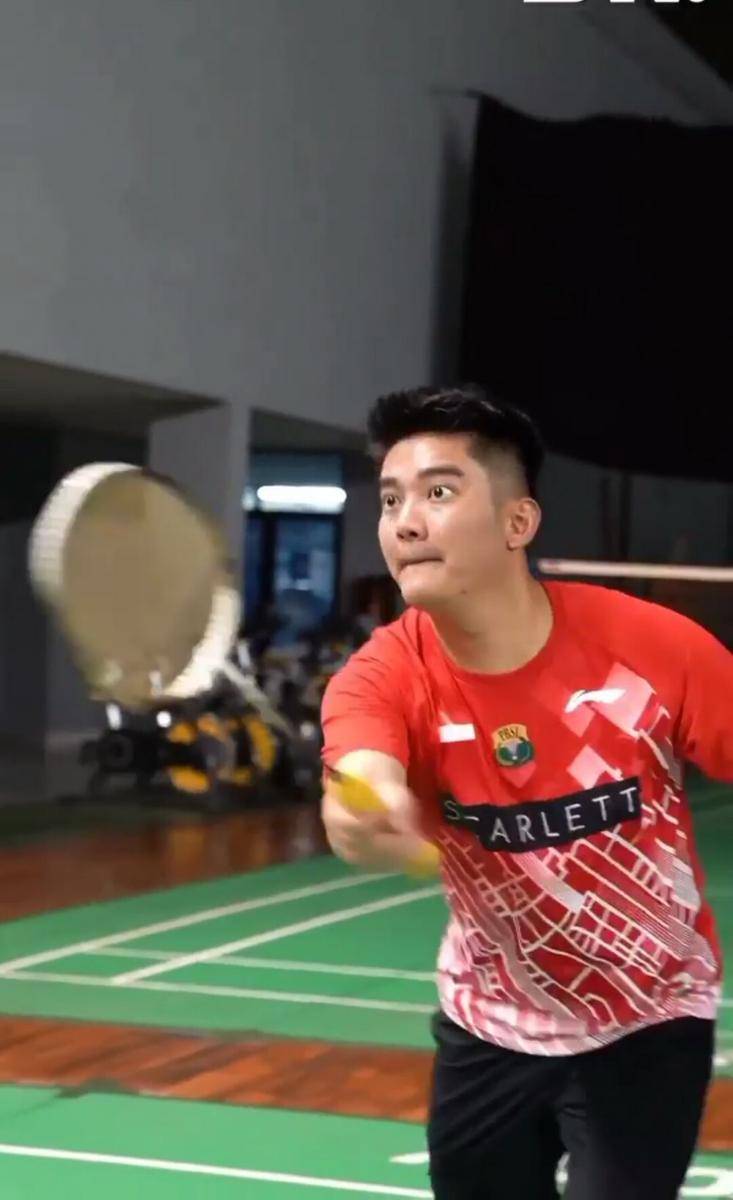 potret Boy William bermain badminton (instagram.com/boywilliam17)