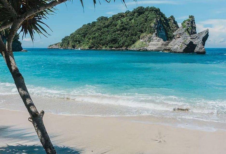 Pantai Atican (instagram.com/victoriasluxury1)