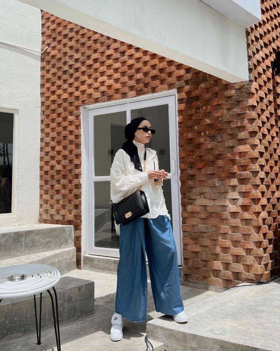 OOTD hijab ala Aghnia (instagram.com/emyaghnia)