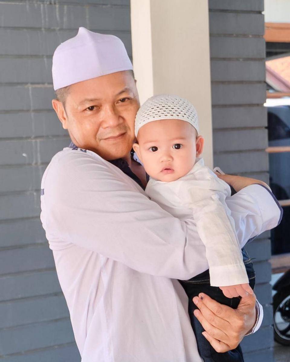 potret Zayn saat digendong sang kakek (instagram.com/hennyyrahman)