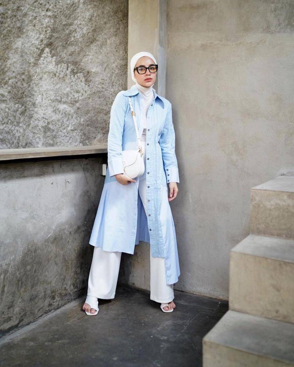OOTD hijab ala Aghnia (instagram.com/emyaghnia)