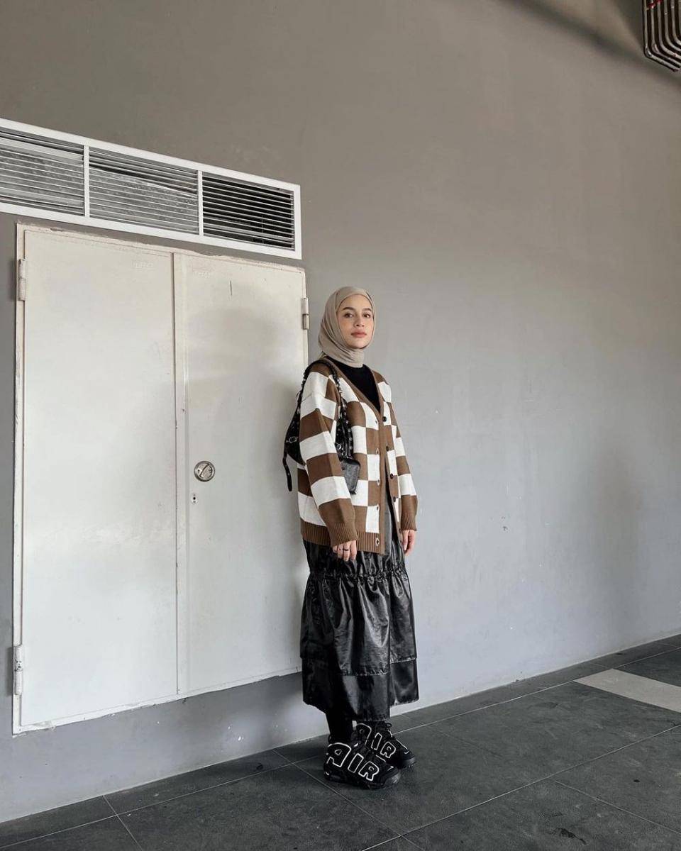 OOTD hijab ala Aghnia (instagram.com/emyaghnia)
