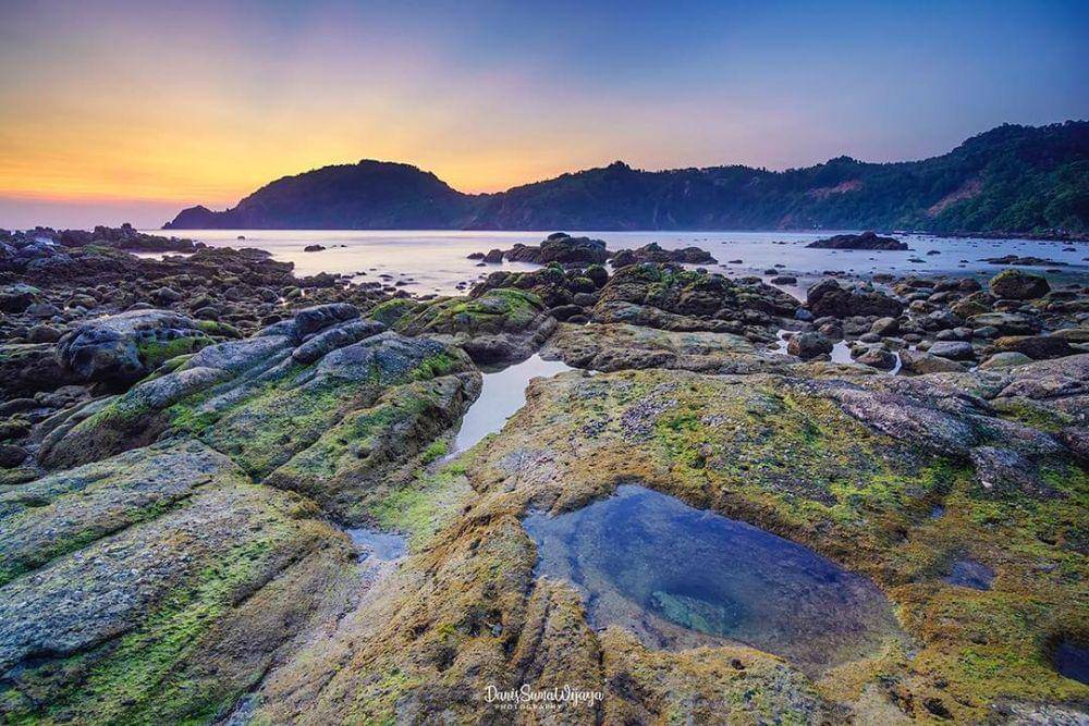 Pantai Wediombo (pexels.com/danis_suwi)