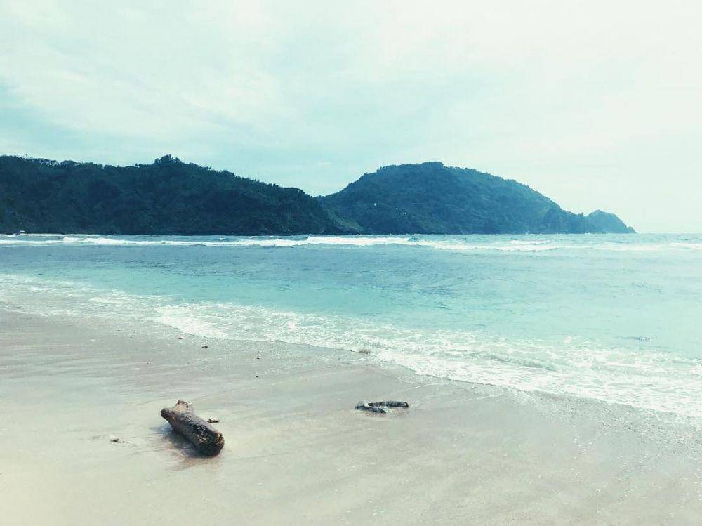 Pantai Wediombo (instagram.com/Gabriellapangaribuan)