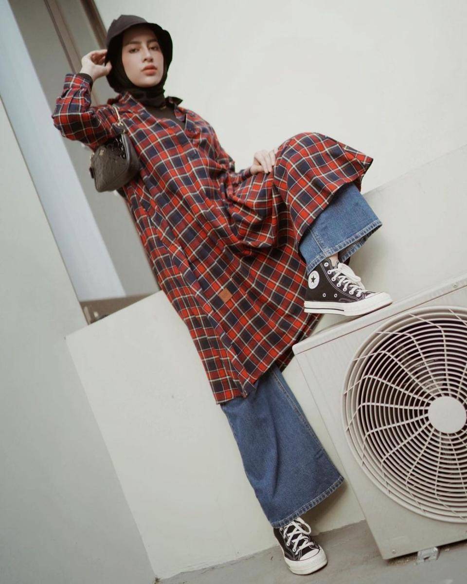 OOTD hijab ala Aghnia (instagram.com/emyaghnia)