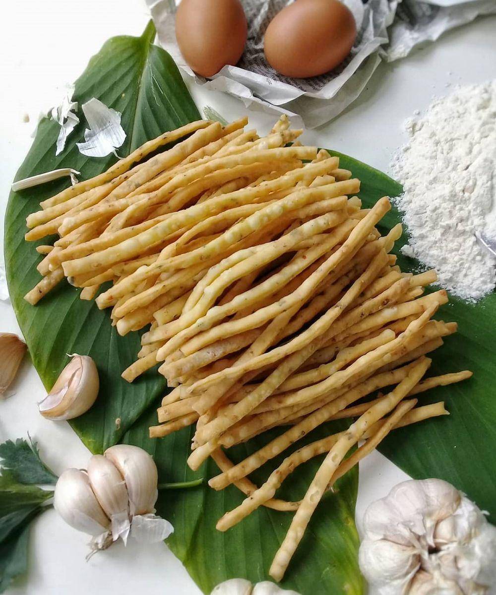 Ilustrasi stik bawang (instagram.com/kuesabine_bytutiputu)