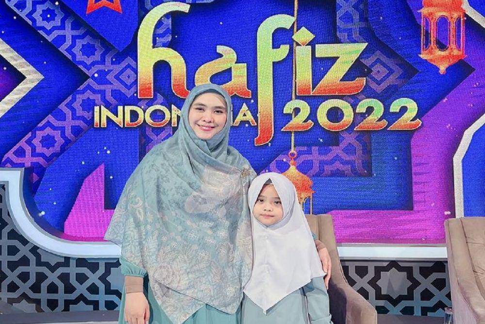 potret Oki Setiana Dewi dan Maryam Nusaibah (instagram.com/okisetianadewi)