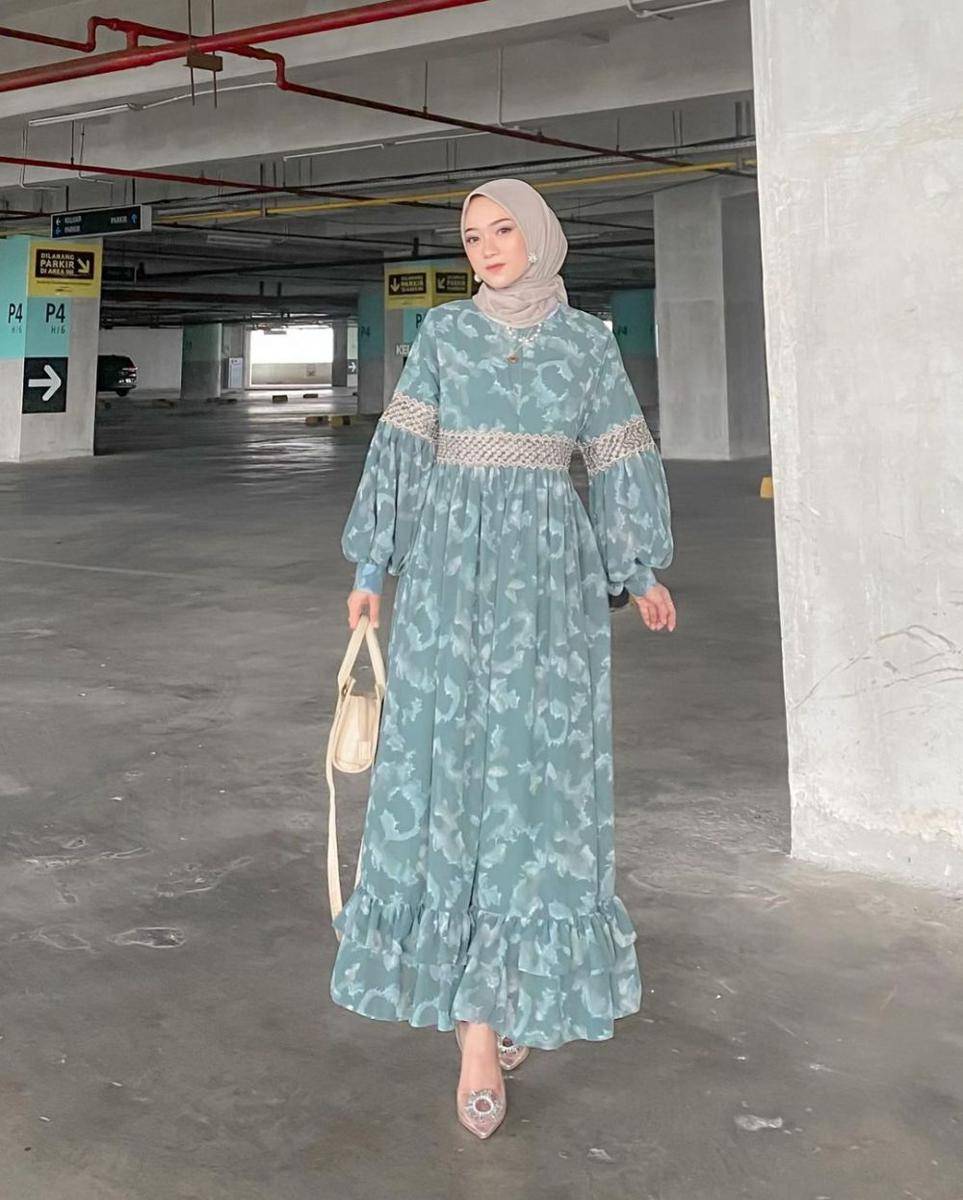 referensi OOTD simple dengan dress untuk Lebaran (instagram.com/hanifadl_)