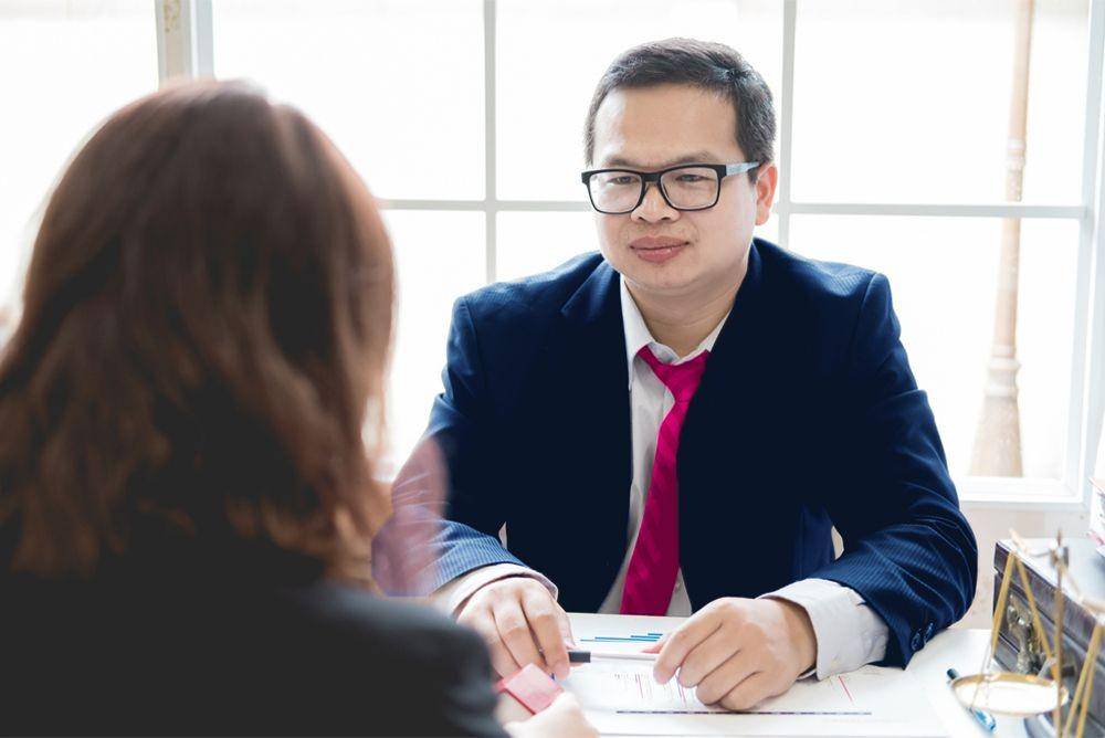 Seseorang sedang interview kerja (Shutterstock/Eakachai Leesin)