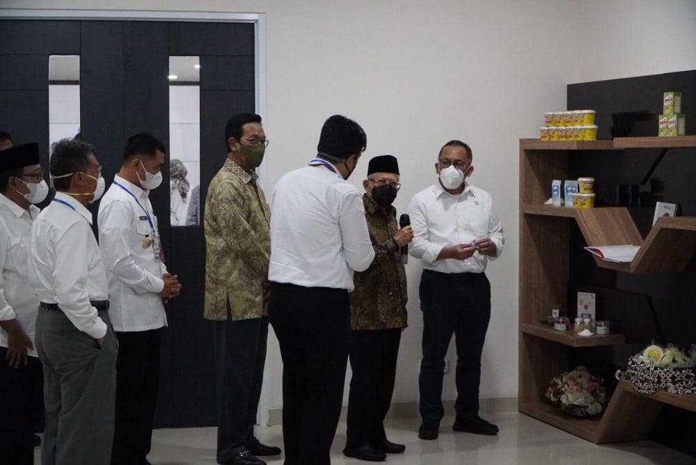 Wapres Ma'ruf Amin meninjau produk halal di fasilitas riset pangan BRIN di Gunungkidul, Jumat (22/4/2022). (Dok. Diskominfo Gunungkidul)