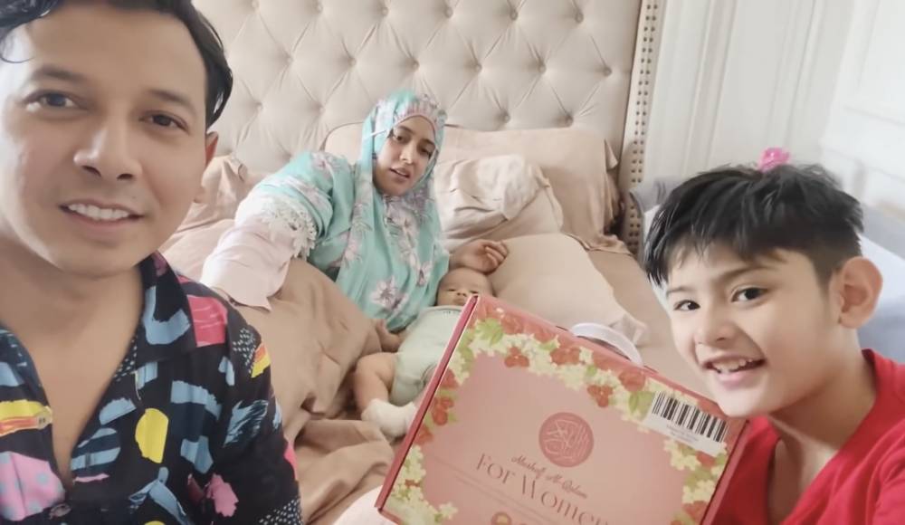 King Faaz beli Al-Quran untuk Arsy (youtube.com/sonfaifamily)