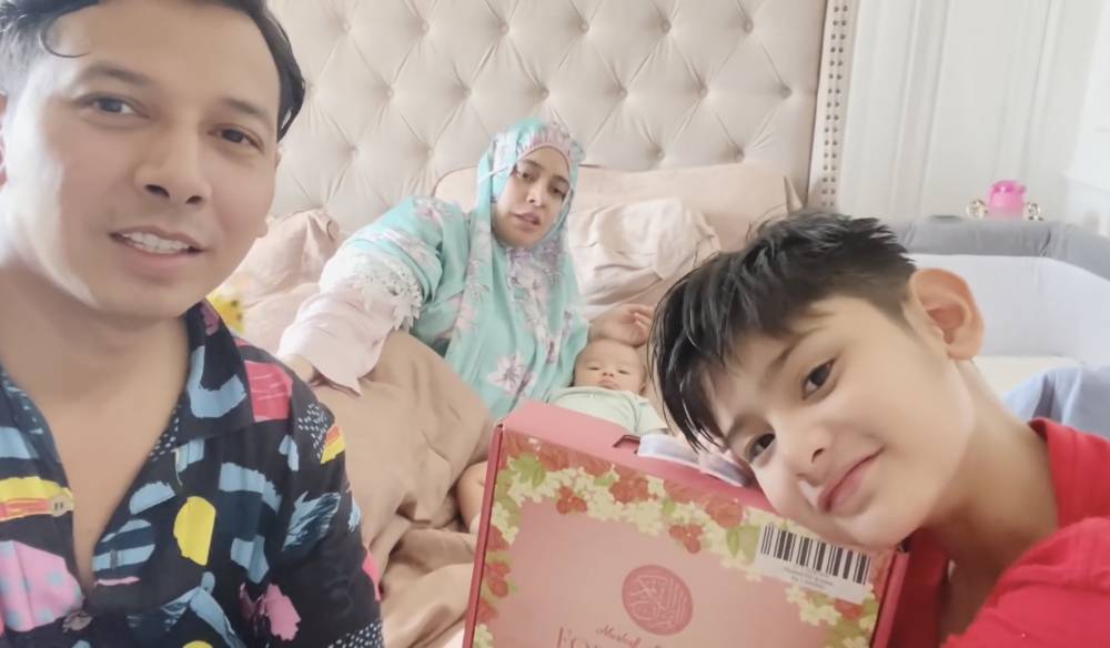 King Faaz beli Al-Quran untuk Arsy (youtube.com/sonfaifamily)