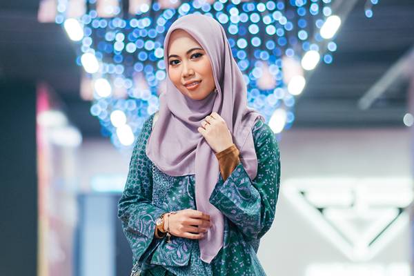 Hijab sisip sebagai model hijab yang cocok untuk gamis (unsplash.com/fzeo)