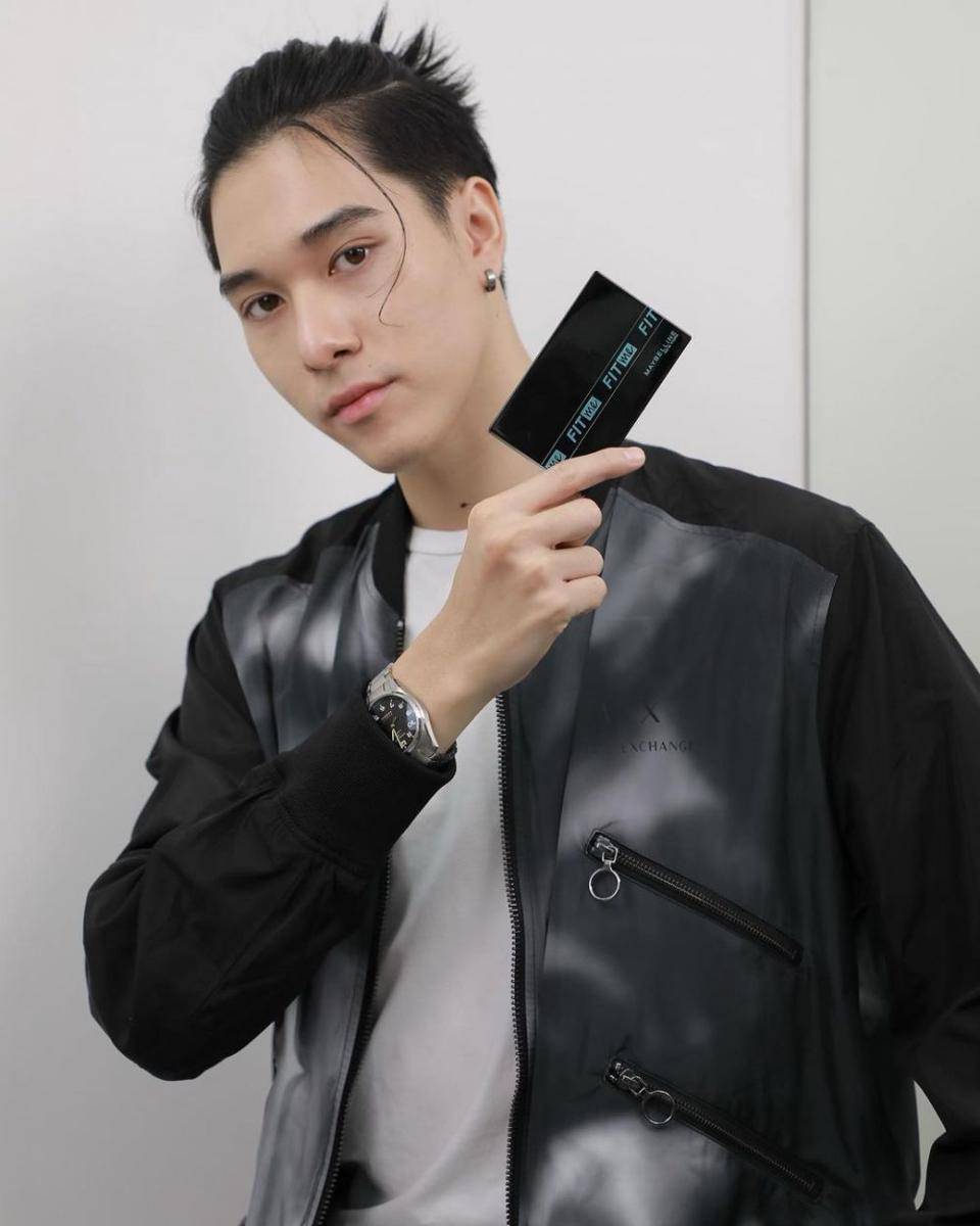 potret Nani Hirunkit dengan rambut panjang man bun undercut (instagram.com/hirunkit_)