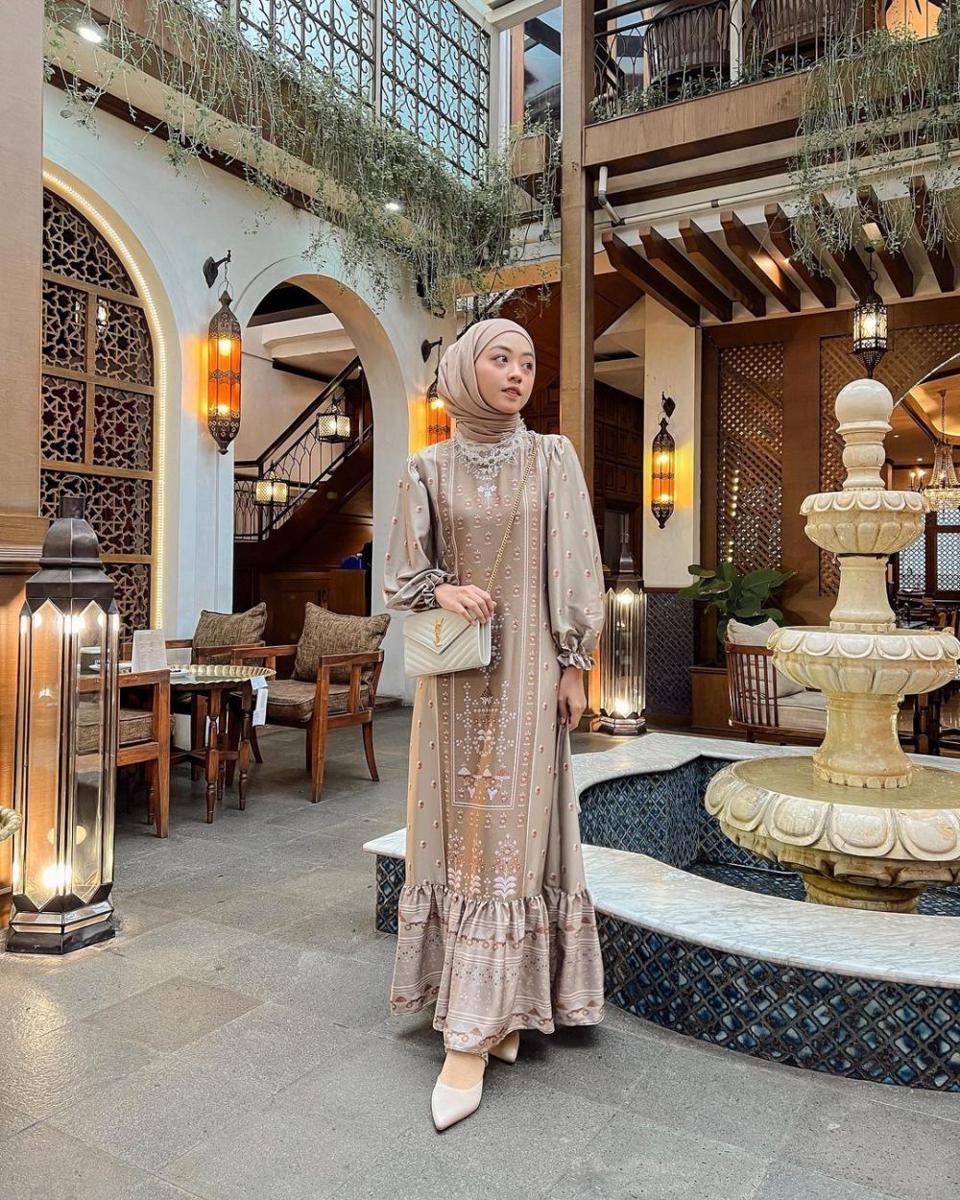 referensi OOTD simple dengan dress untuk Lebaran (instagram.com/meiraniap)